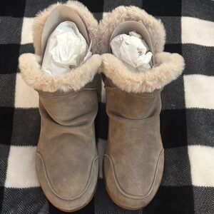 Taos Footwear Beige Fur-Lined Winter Boots sz 10